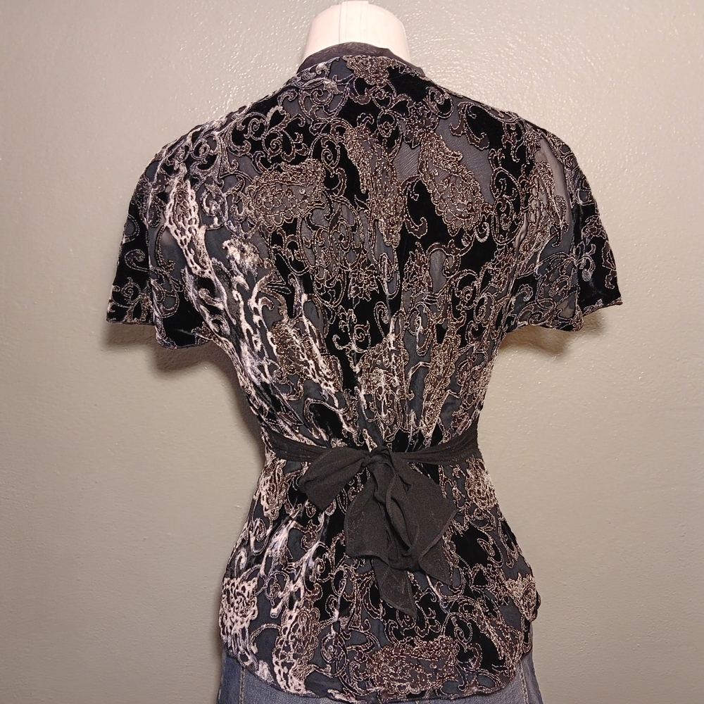 Elegant Black Patterned Women's Top - Picture 2 of 3